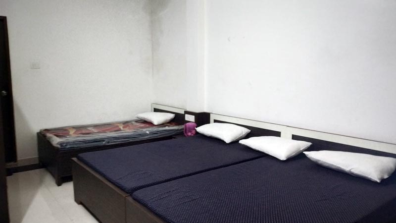 shri ganga vatika hotel eight bed dormitory room image